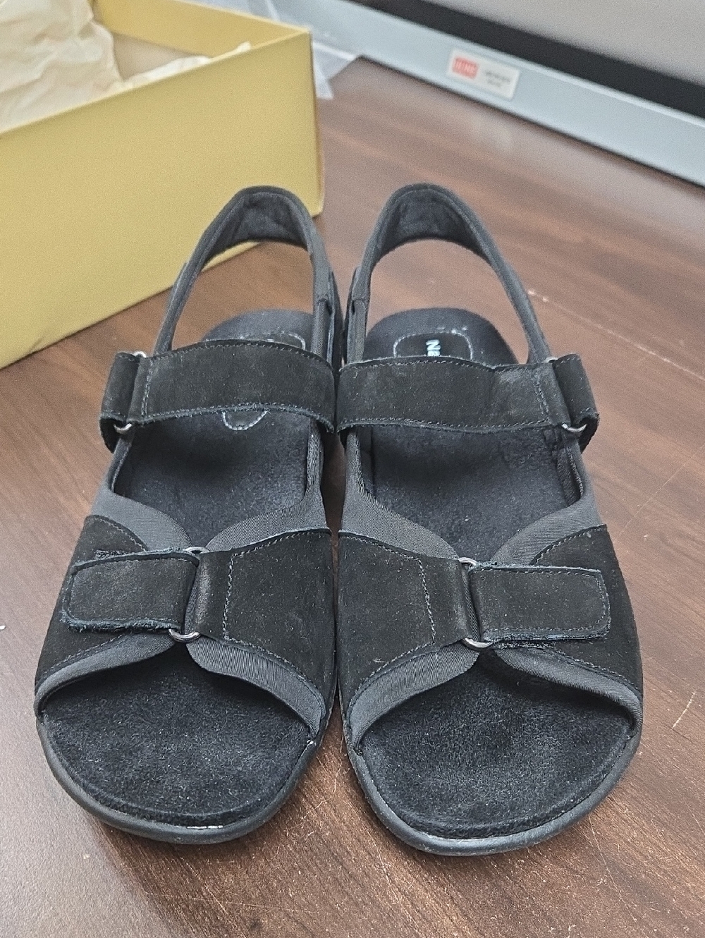 Naturalizer Size 9.5 Black Leather Kara Velcro Sandals